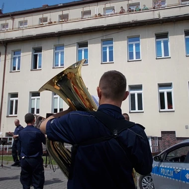 POLICYJNA ORKIESTRA DLA MAŁYCH PACJENTÓW SZPITALA MIEJSKIEGO NR 4 W GLIWICACH
