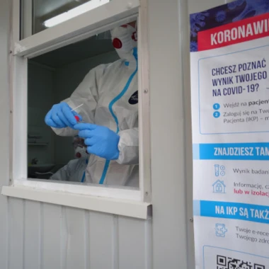 BĘDZIE SZYBCIEJ I SPRAWNIEJ. MOBILNY PUNKT BADAŃ W KIERUNKU SARS-COV-2 PRZY ZYGMUNTA STAREGO 20 W GLIWICACH BĘDZIE SŁUŻYŁ WIĘKSZEJ LICZBIE PACJENTÓW
