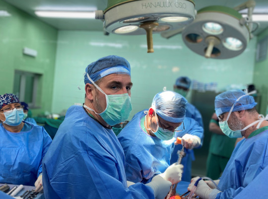 SUKCES LEKARZY Z GLIWIC. ROZPOCZYNAJĄ OPERACJE RATUJĄCE SPRAWNOŚĆ PACJENTÓW ONKOLOGICZNYCH