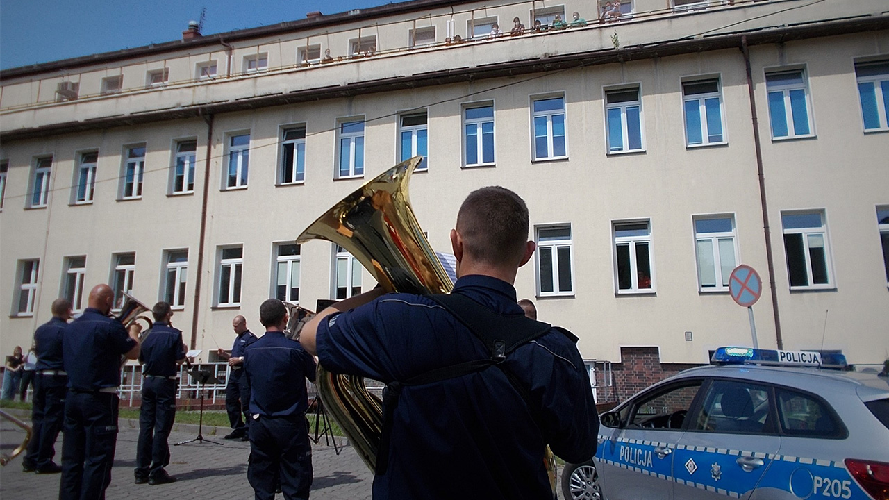 POLICYJNA ORKIESTRA DLA MAŁYCH PACJENTÓW SZPITALA MIEJSKIEGO NR 4 W GLIWICACH