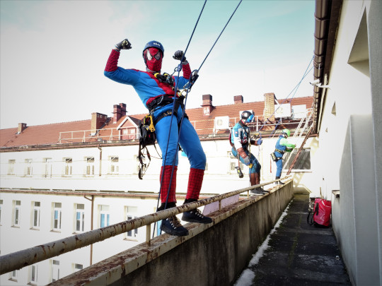 SUPERBOHATEROWIE DLA MAŁYCH PACJENTÓW SZPITALA MIEJSKIEGO NR 4 W GLIWICACH